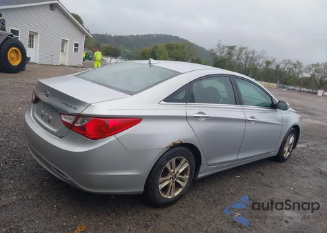 2013 Hyundai Sonata Gls z USA, uszkodzony, nr VIN 5NPEB4AC7DH696591